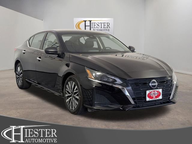 Used 2024 Nissan Altima 2.5 SV FWD image 1