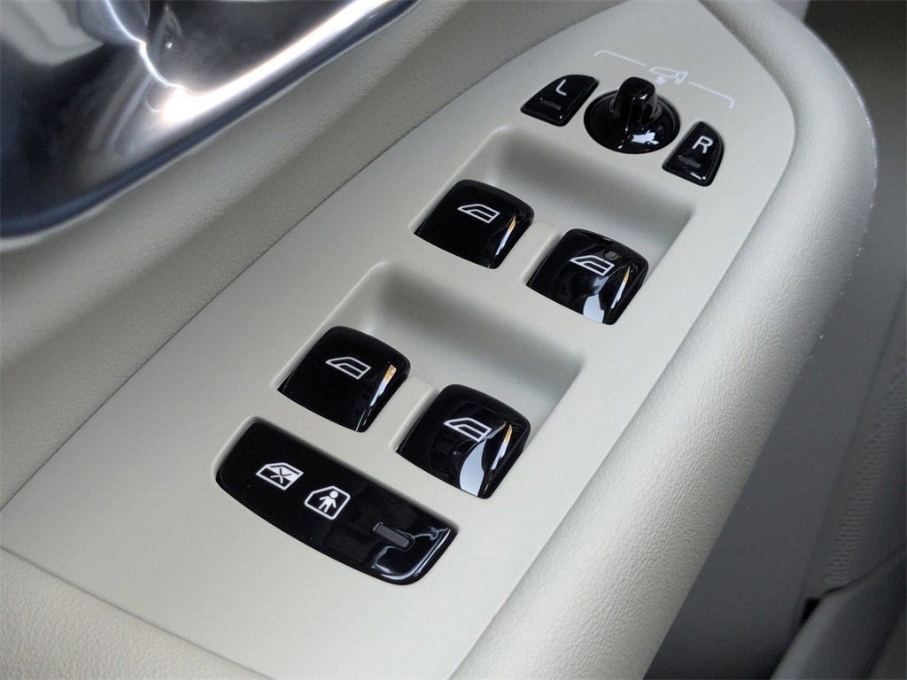 New 2026 Volvo XC90 B6 Ultra w/ Protection Package Premier image 27