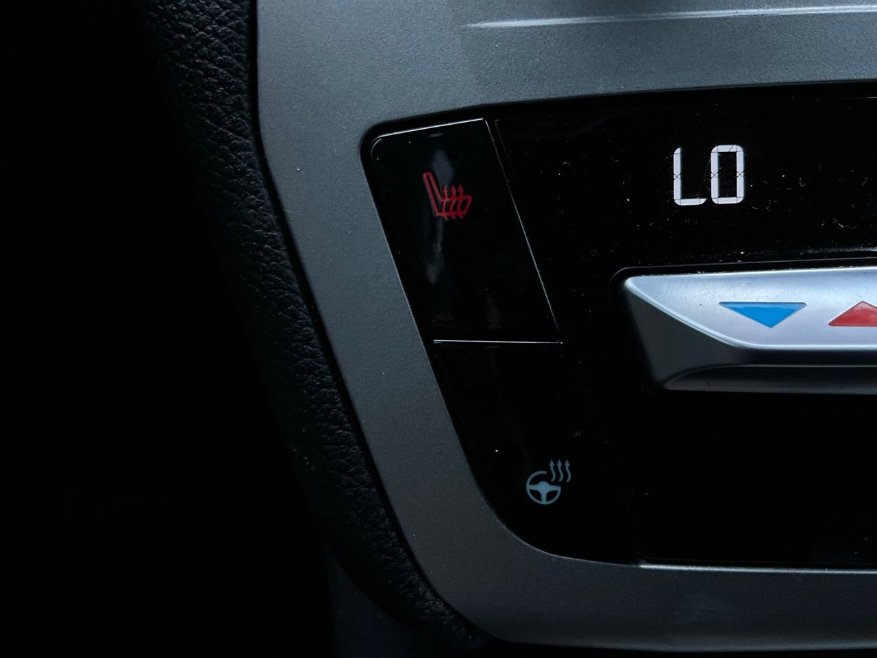 Used 2021 Ford Explorer XLT w/ Equipment Group 202A image 27