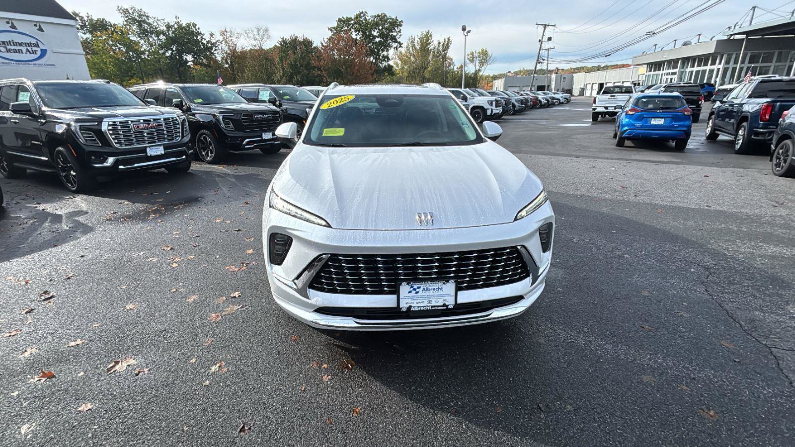 Certified 2025 Buick Envision Avenir image 2