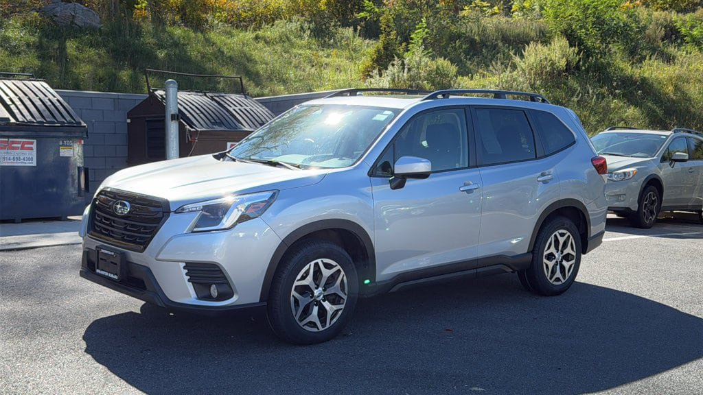 Certified 2023 Subaru Forester Premium AWD/4WD image 3