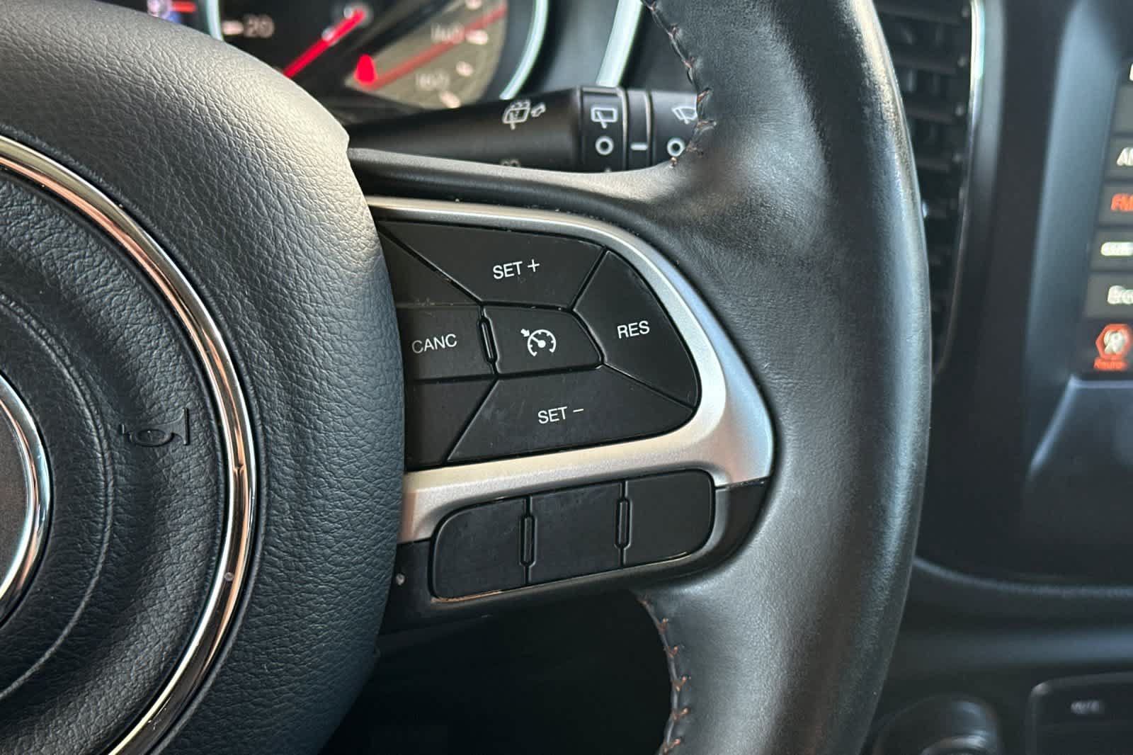 Used 2018 Jeep Compass Latitude w/ Popular Equipment Group FWD image 27
