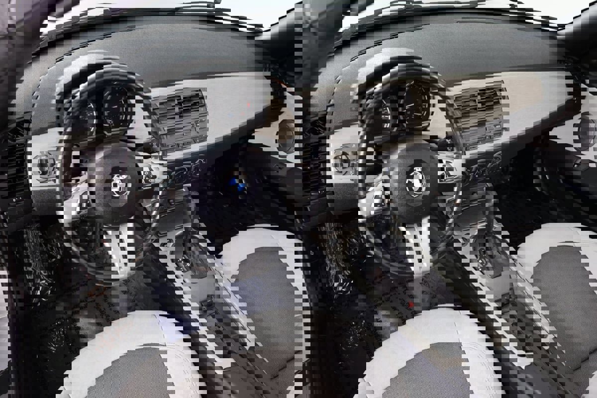 Used 2004 BMW Z4 2.5i image 15