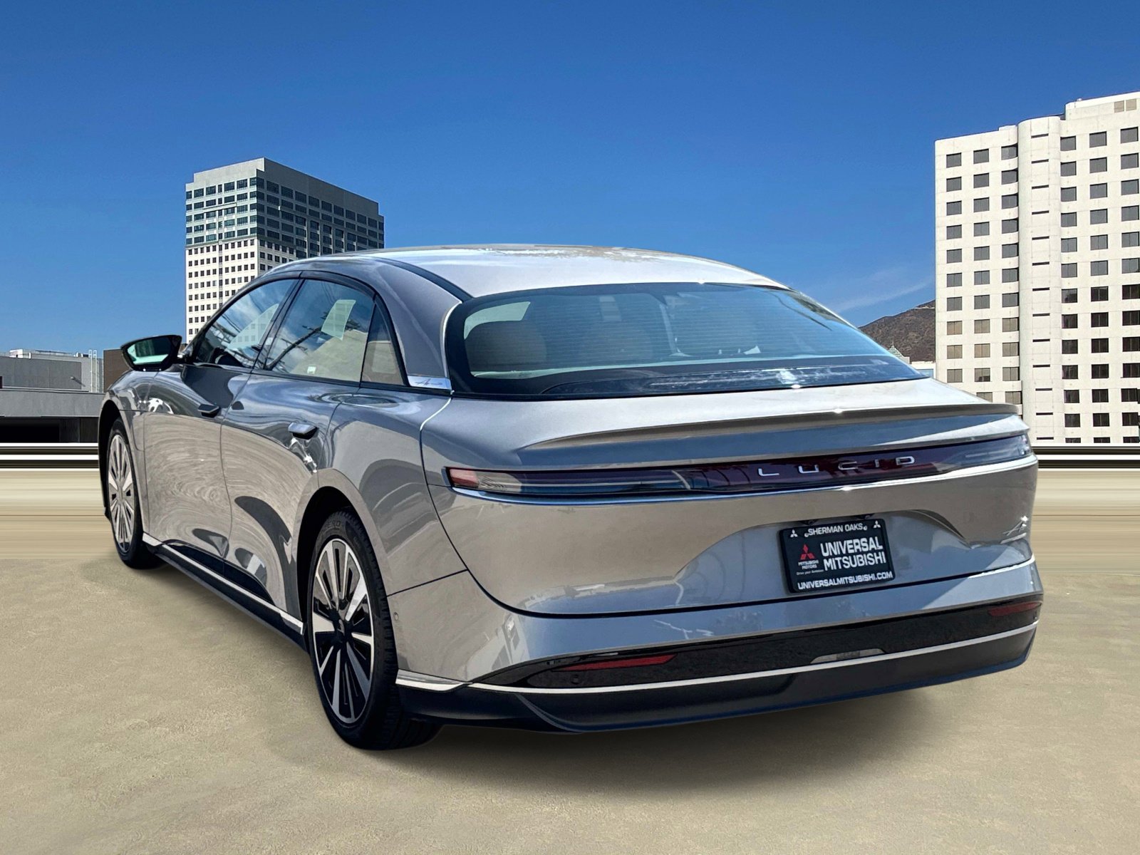 Used 2024 Lucid Air Touring image 3
