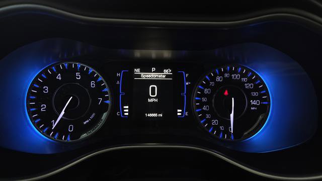 Used 2015 Chrysler 200 Limited w/ Convenience Group FWD image 17