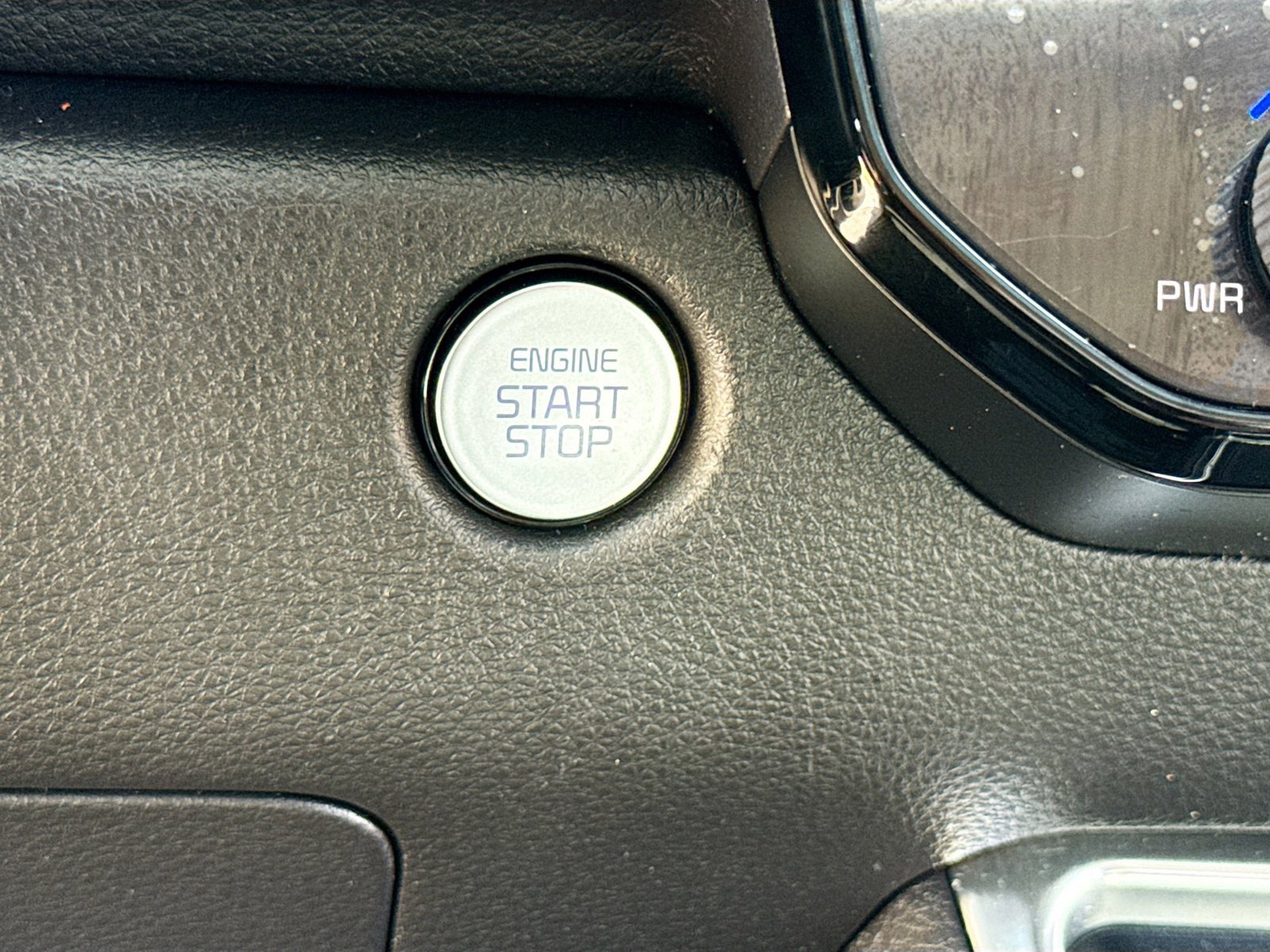 Used 2025 Kia Carnival SX Prestige FWD image 9