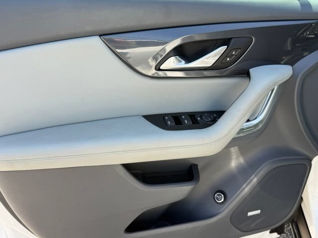 Used 2019 Chevrolet Blazer LT w/ Sound & Technology Package FWD image 11