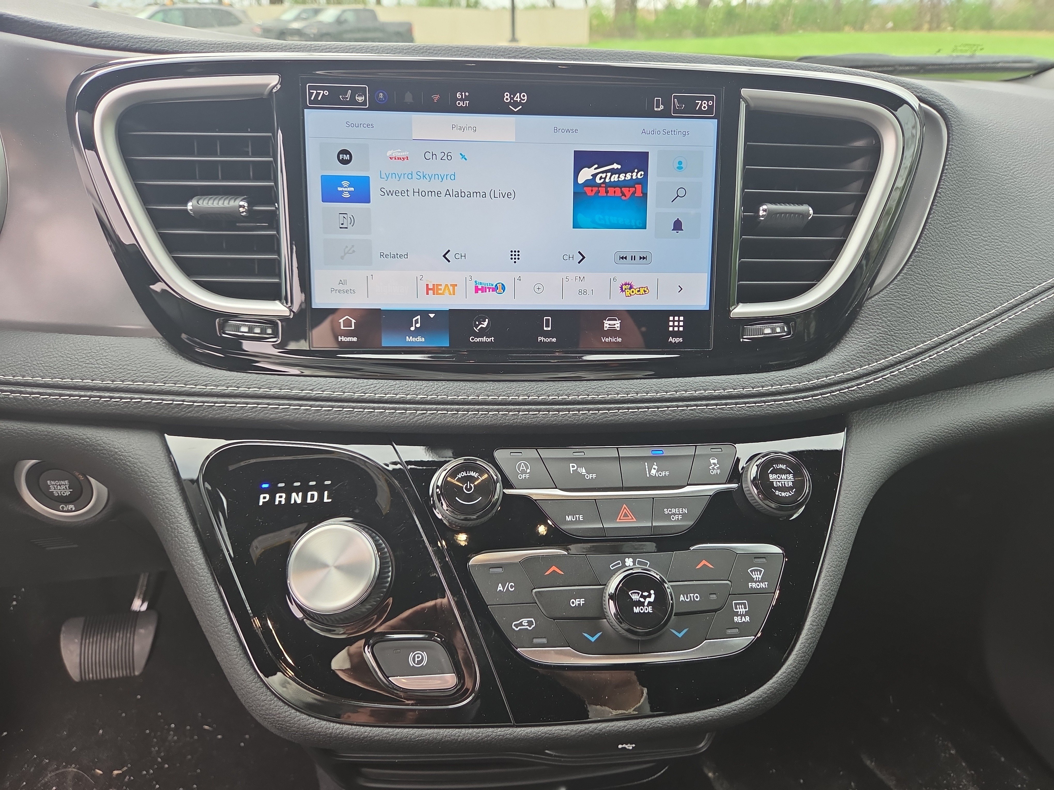 New 2026 Chrysler Pacifica Select AWD/4WD image 6