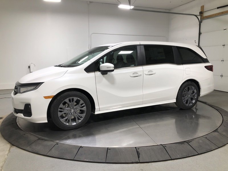 New 2026 Honda Odyssey Touring image 4