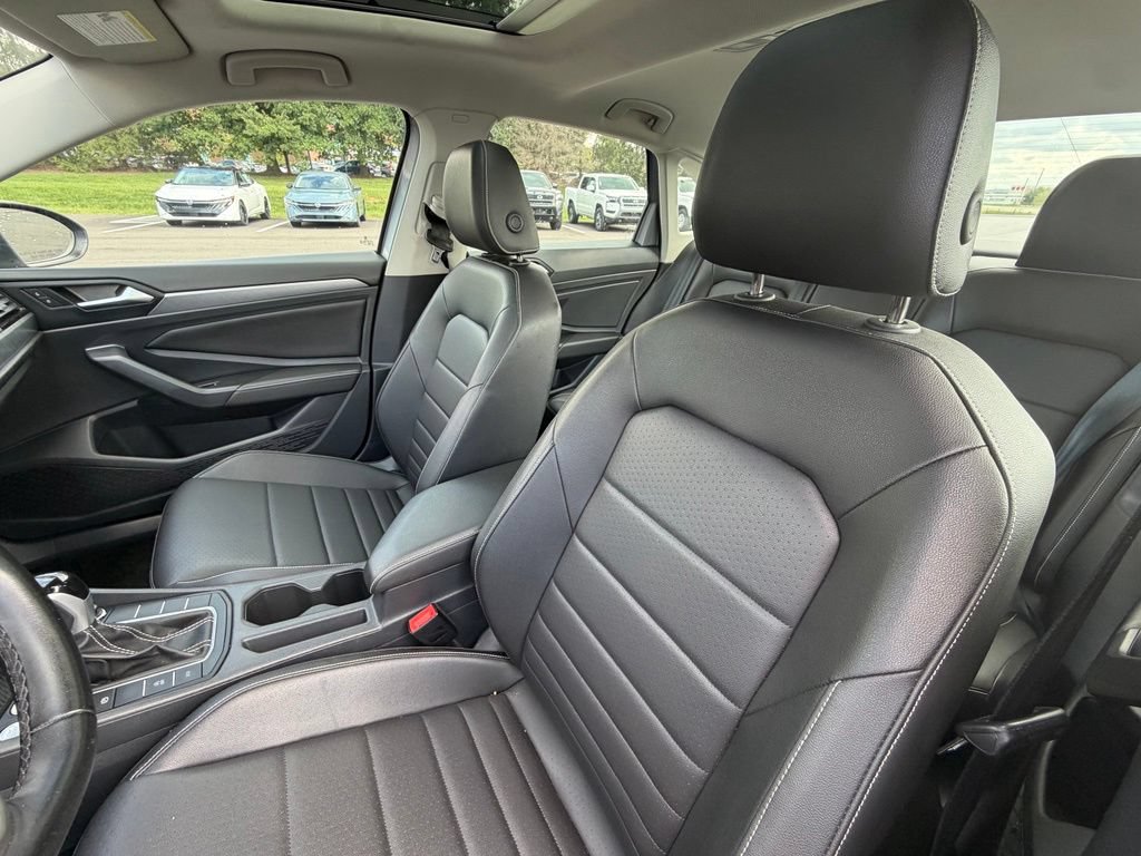 Used 2024 Volkswagen Jetta SE FWD image 7