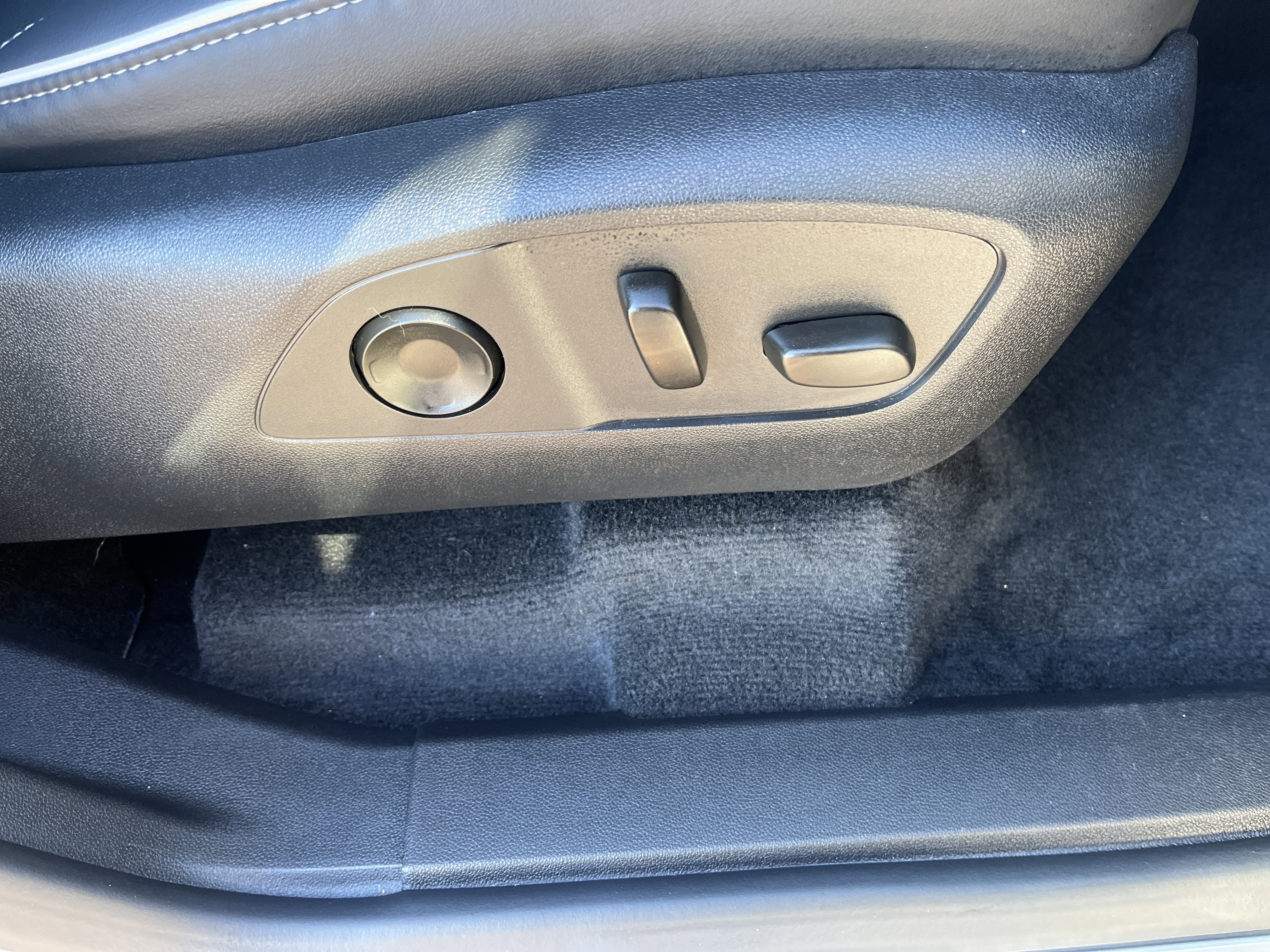 Used 2025 Buick Enclave Preferred image 19