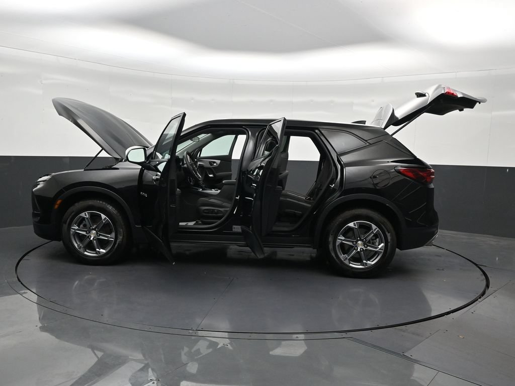 Used 2023 Chevrolet Blazer LT FWD image 36