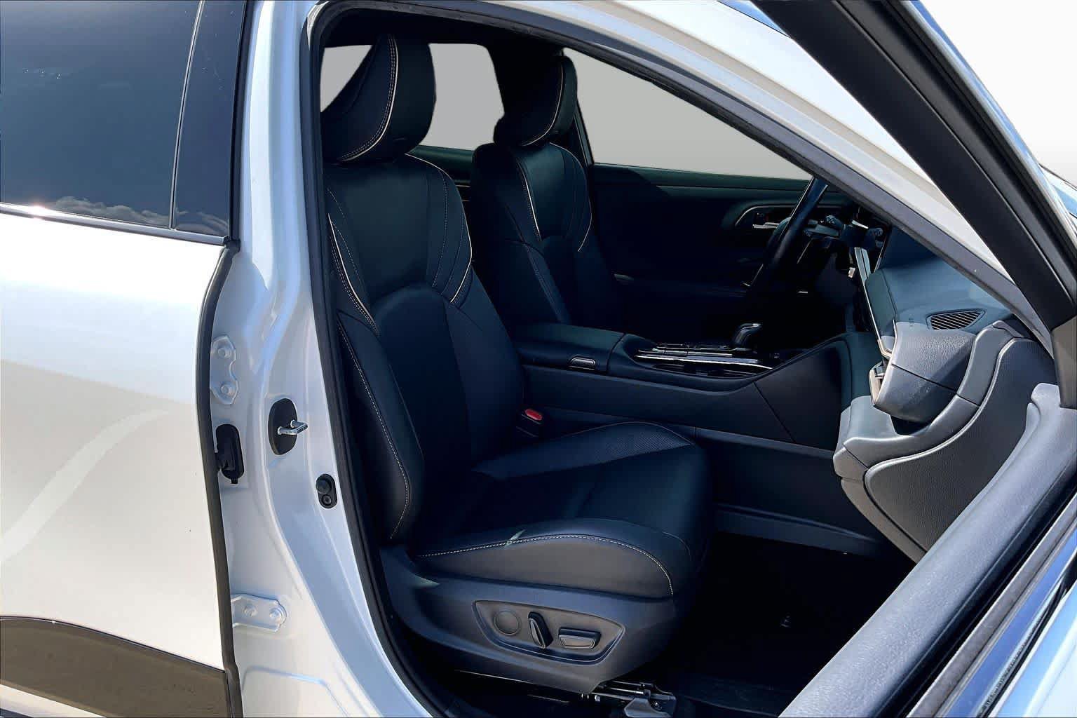 Used 2024 Toyota Crown Platinum AWD/4WD image 8
