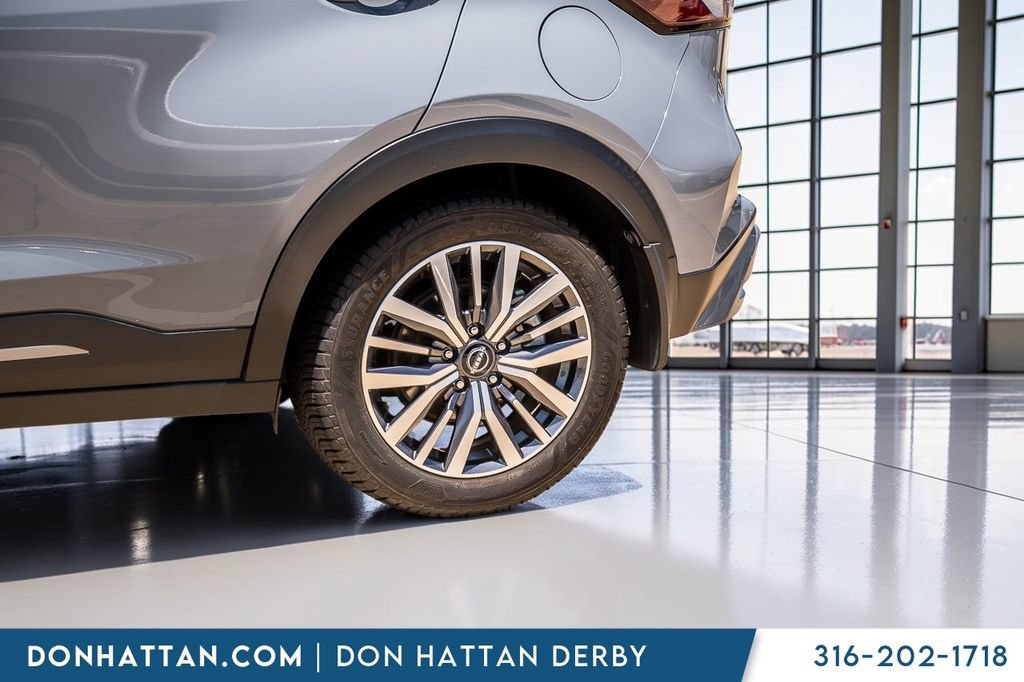 Used 2023 Nissan Kicks SR w/ SR Premium Package FWD image 39