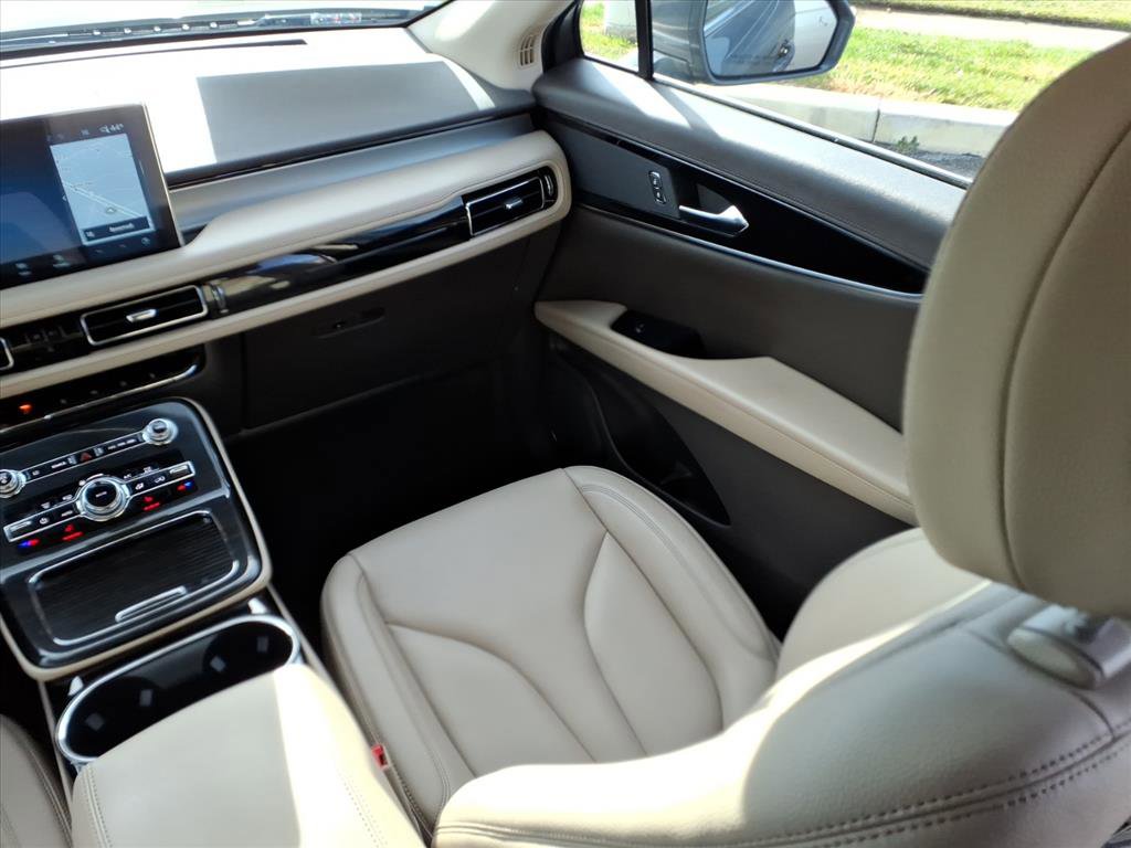 Certified 2022 Lincoln Nautilus AWD w/ Premium Package image 18