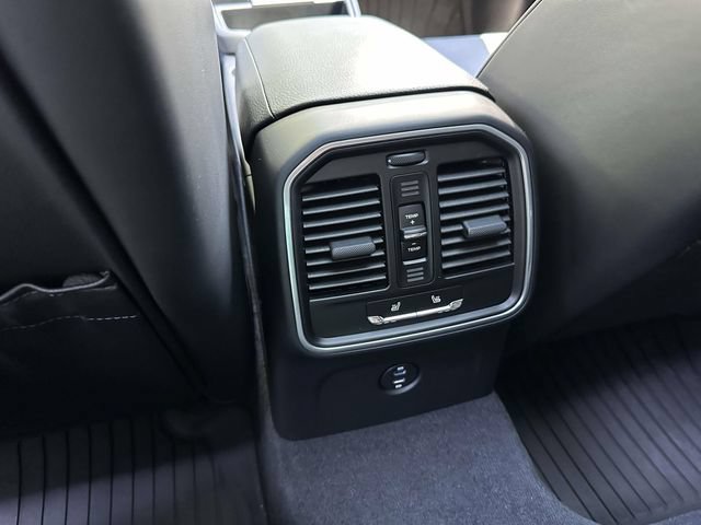 Used 2026 Porsche Macan AWD/4WD image 14