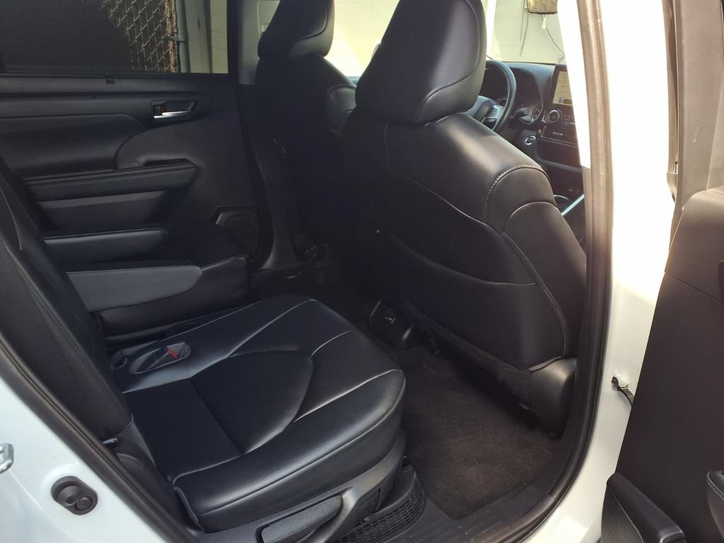 Used 2023 Toyota Highlander XLE w/ Protection Package #3 (TMS) AWD/4WD image 22