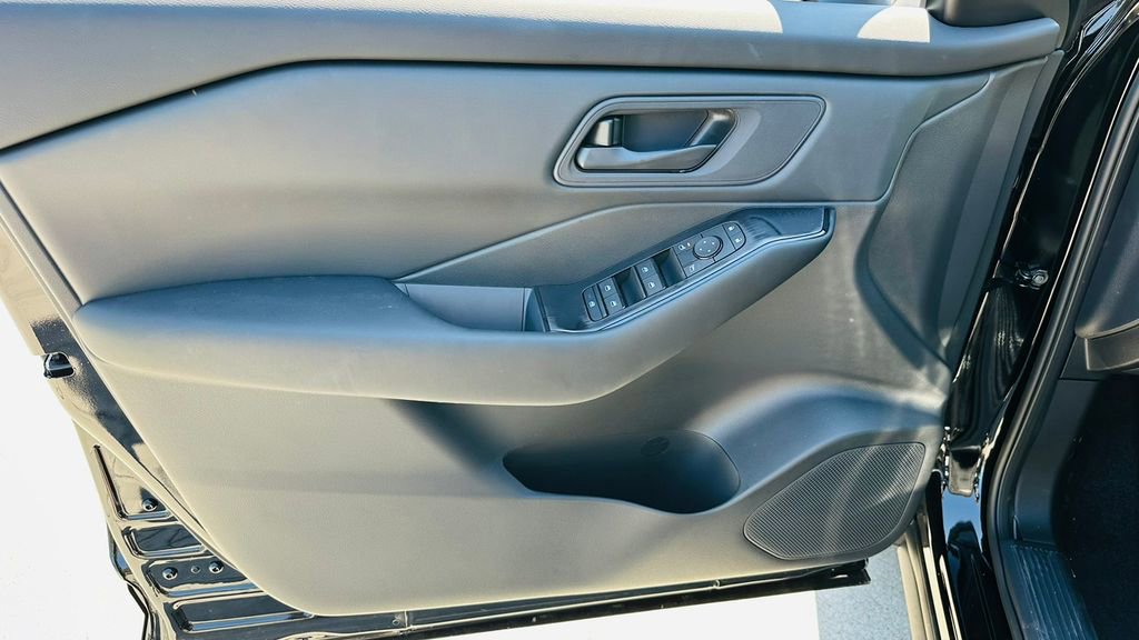 New 2026 Nissan Rogue S image 13