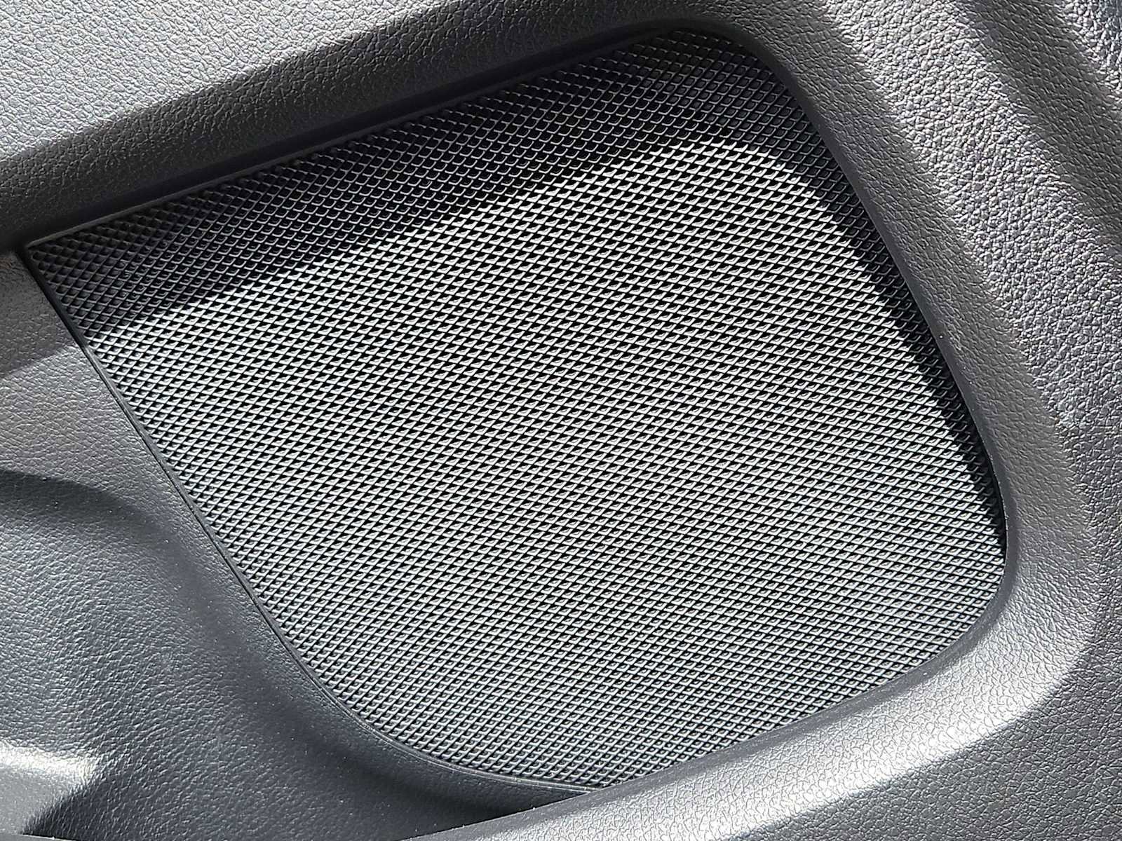 Used 2017 Ford Explorer XLT w/ Equipment Group 202A image 30