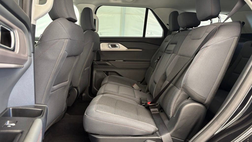 Used 2025 Ford Explorer Active AWD/4WD image 20
