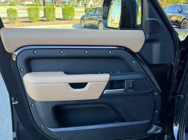 New 2025 Land Rover Defender 110 X-Dynamic SE image 15