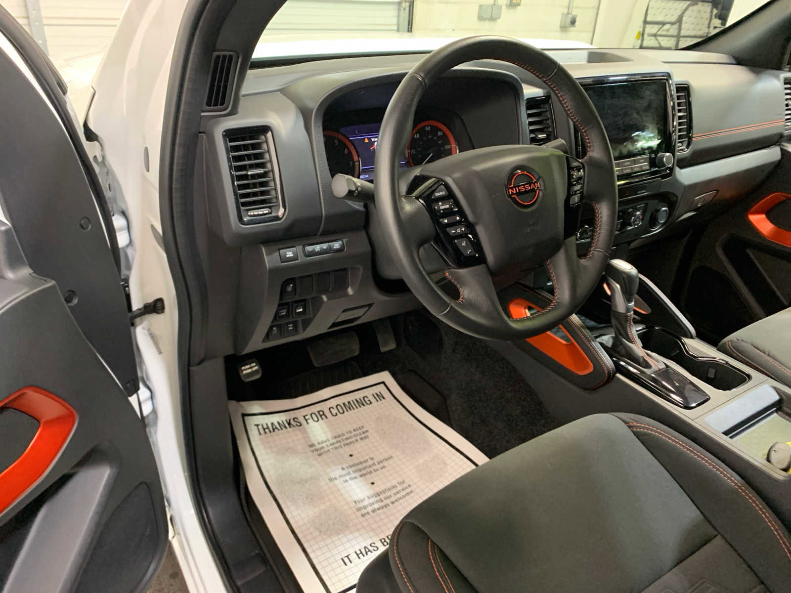 Used 2024 Nissan Frontier PRO-4X w/ Technology Package image 9