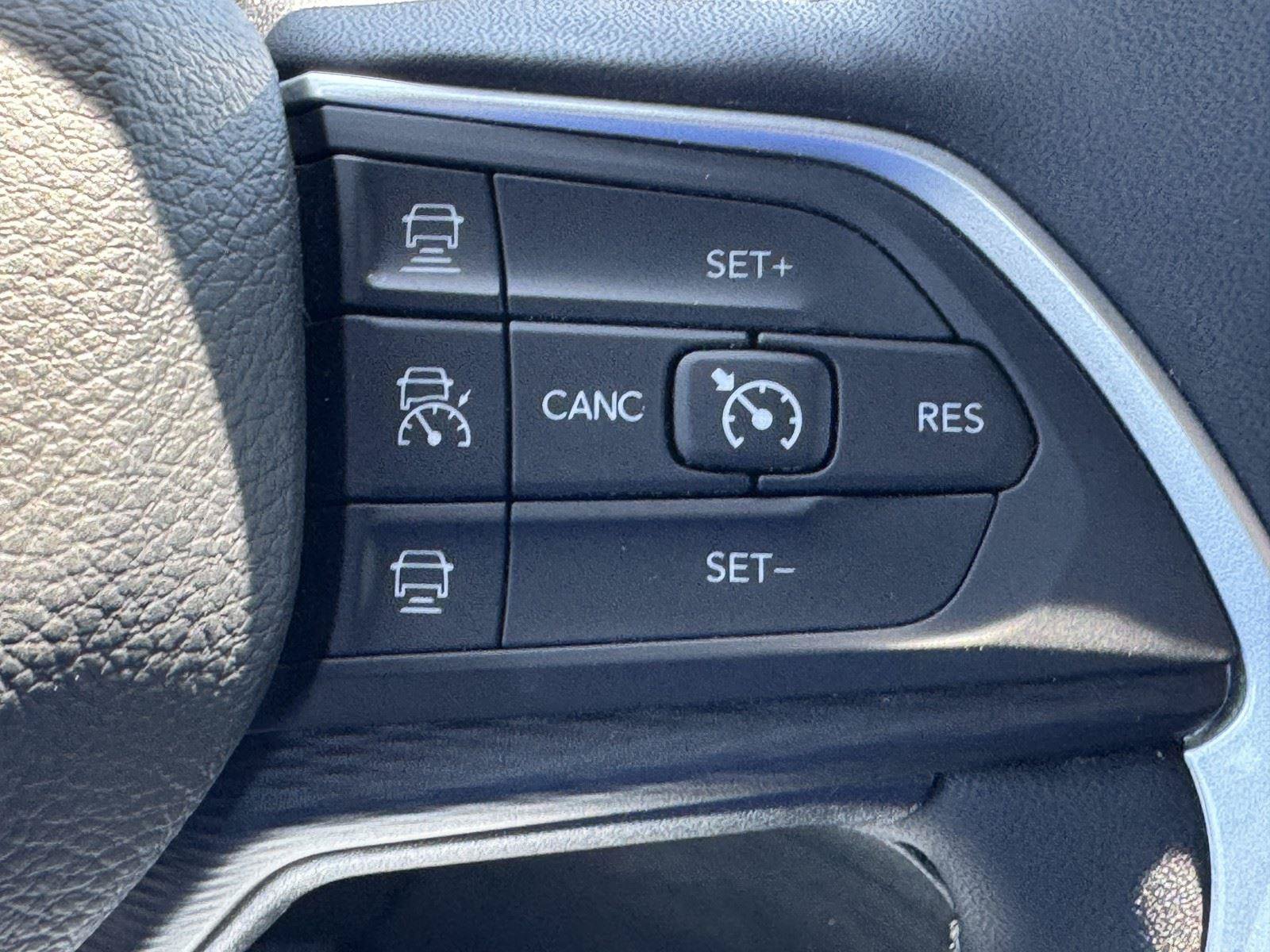 Used 2024 Jeep Grand Cherokee L Laredo AWD/4WD image 29
