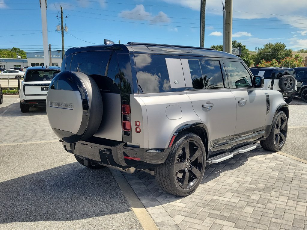 Used 2024 Land Rover Defender 110 X-Dynamic SE AWD/4WD image 5
