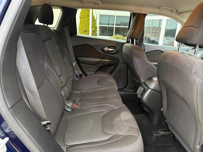 Used 2016 Jeep Cherokee Latitude image 12