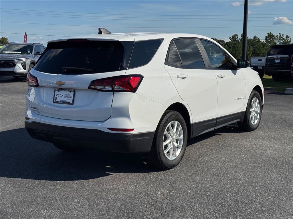 Used 2024 Chevrolet Equinox LS w/ LS Convenience Package FWD image 3