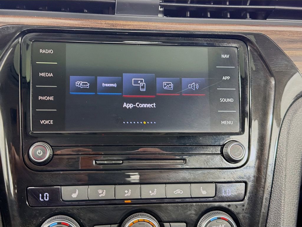 Used 2020 Volkswagen Passat 2.0T SEL image 16