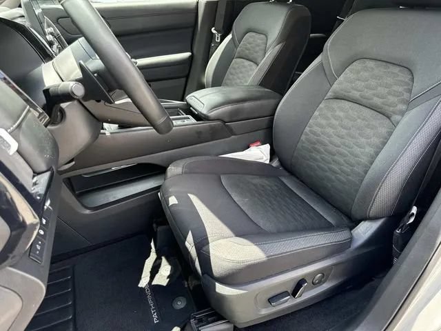 Used 2025 Nissan Pathfinder SV FWD image 34