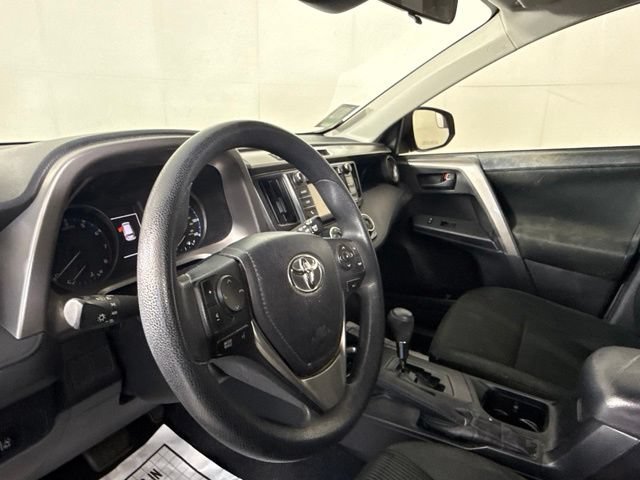 Used 2018 Toyota RAV4 LE FWD image 13