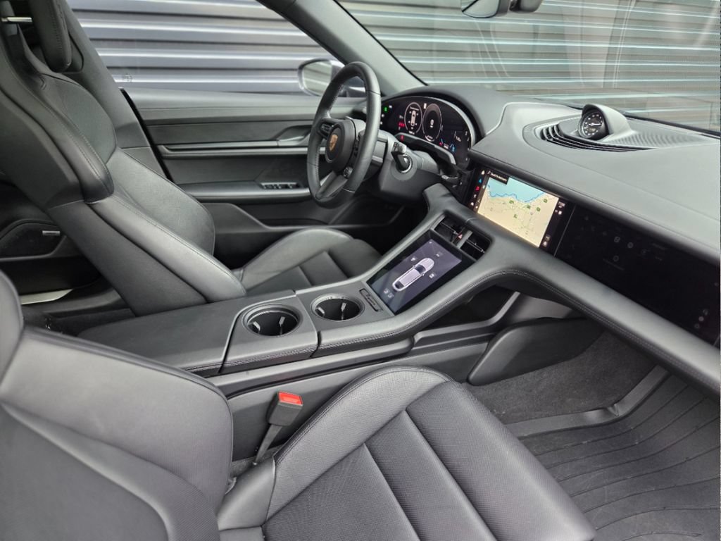 Certified 2025 Porsche Taycan 4S AWD/4WD image 18