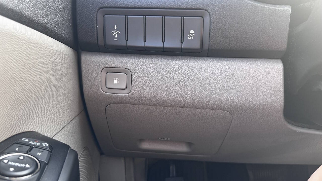 Used 2016 Kia Sedona LX w/ Option Group 020 FWD image 20