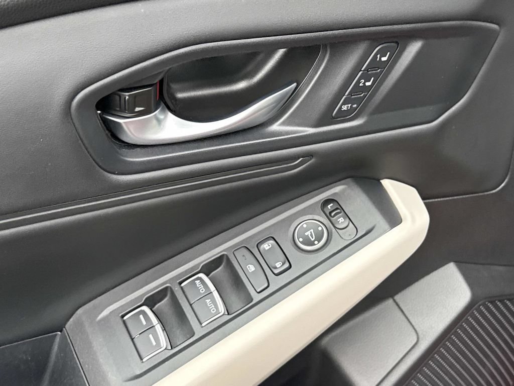 Used 2023 Honda Accord EX-L image 18