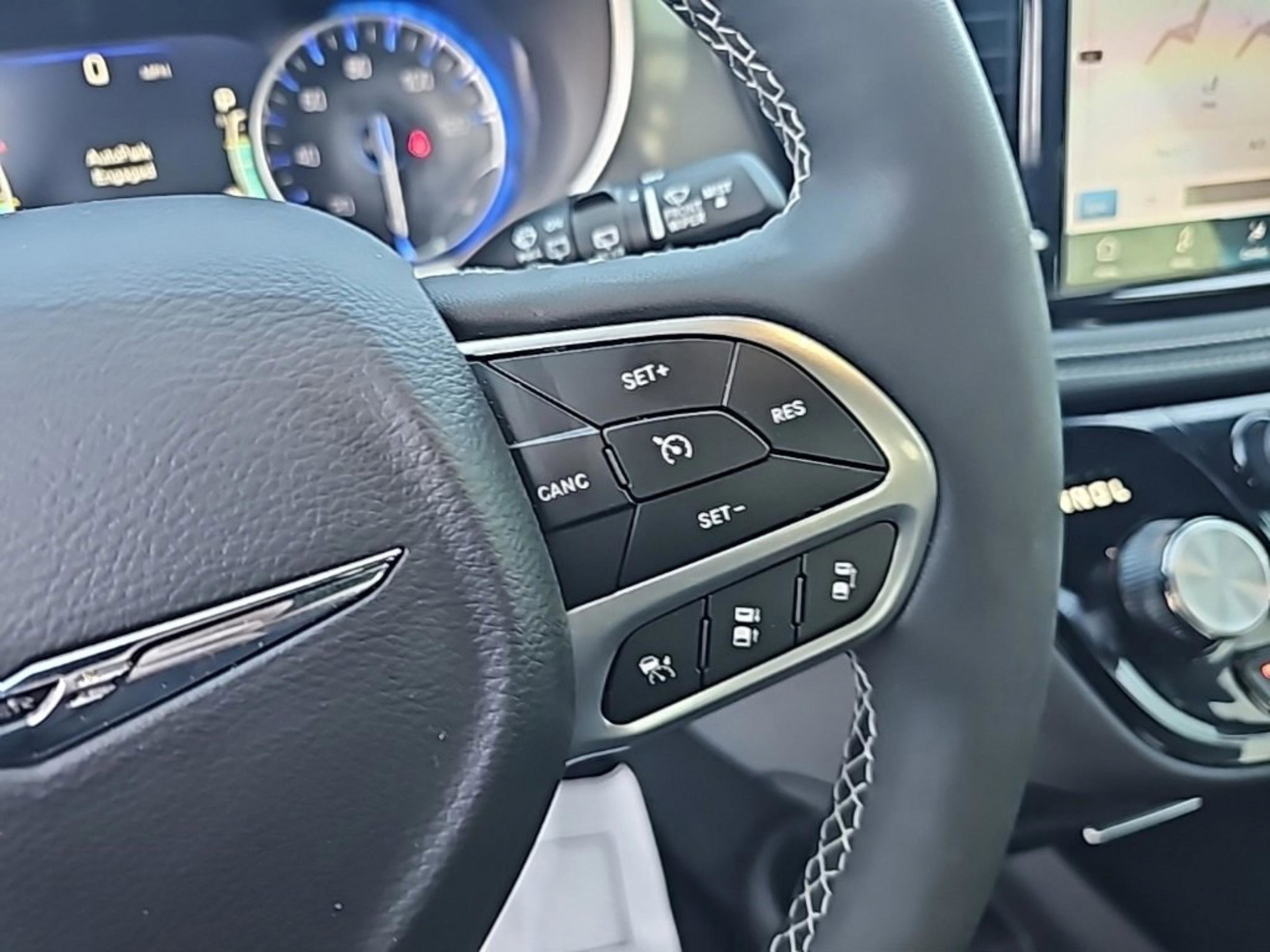 Used 2026 Chrysler Pacifica Select image 21