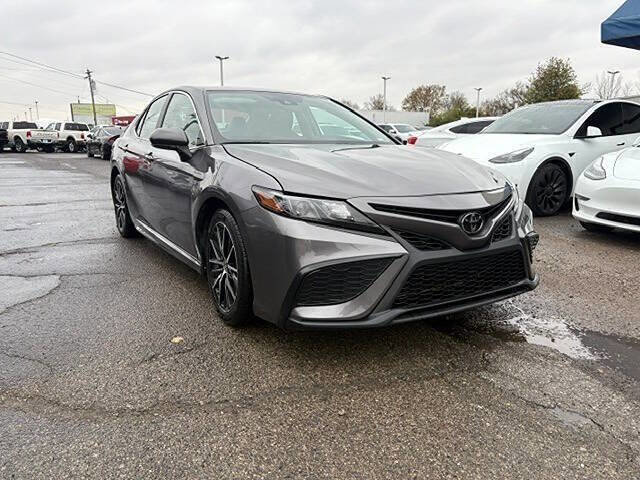 Used 2024 Toyota Camry SE FWD image 3