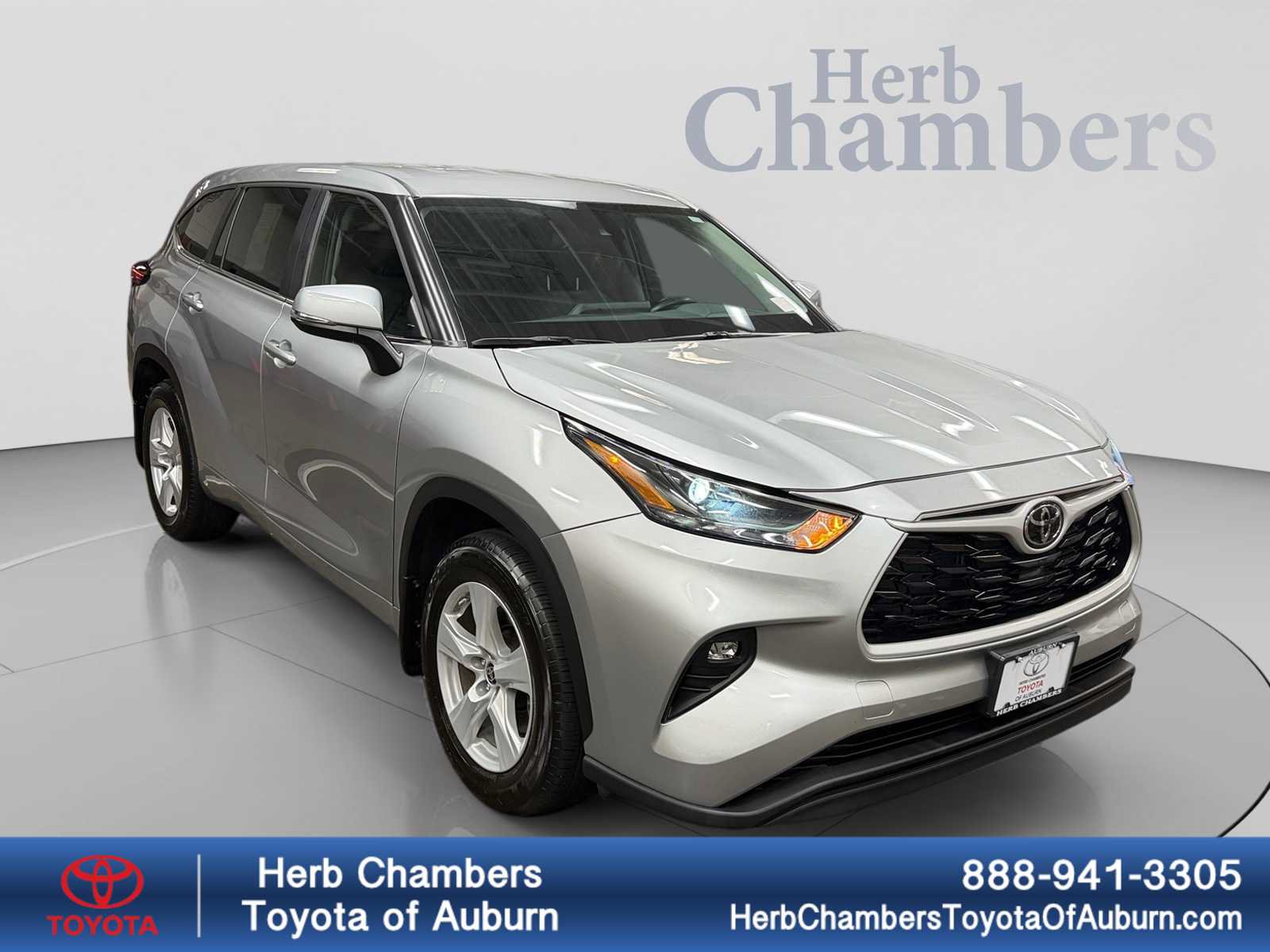 Used 2025 Toyota Highlander LE AWD/4WD image 1
