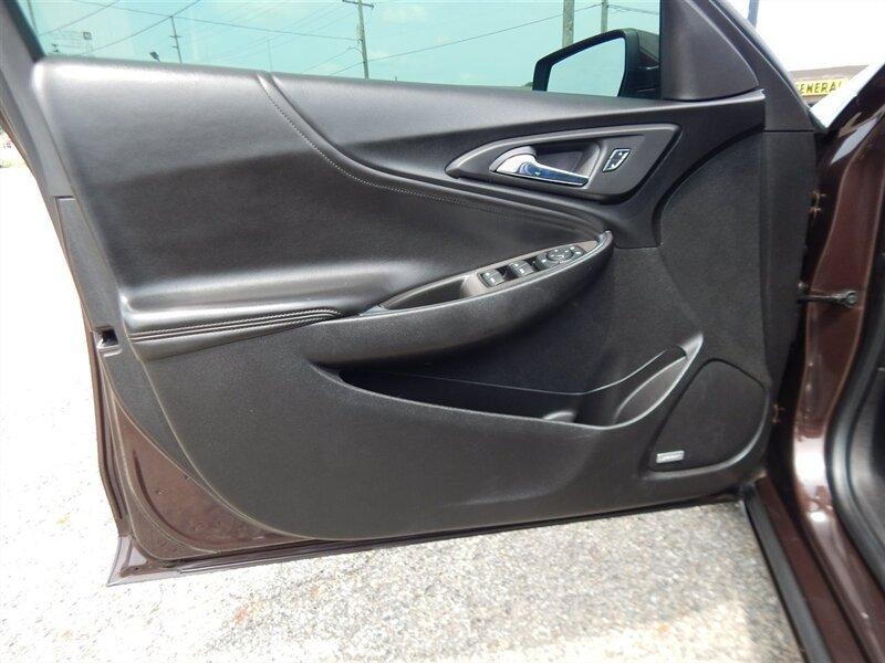 Used 2016 Chevrolet Malibu LT w/ Leather Package FWD image 29