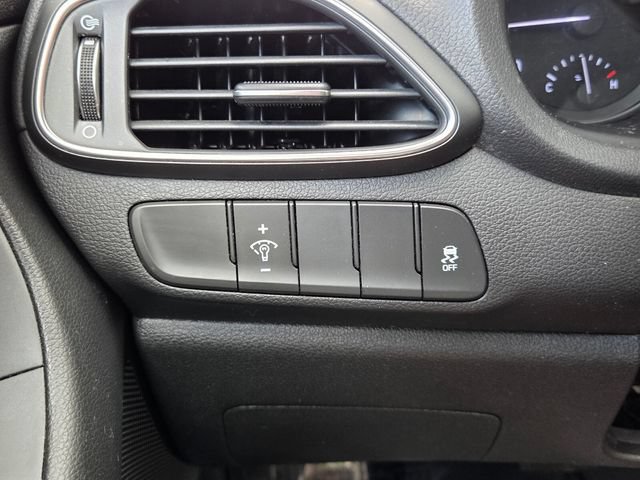 Used 2018 Hyundai Elantra GT FWD image 22