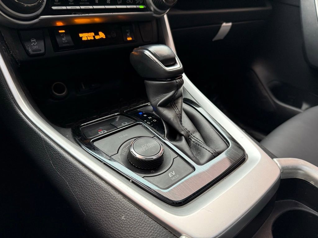 Used 2021 Toyota RAV4 XLE Premium image 12