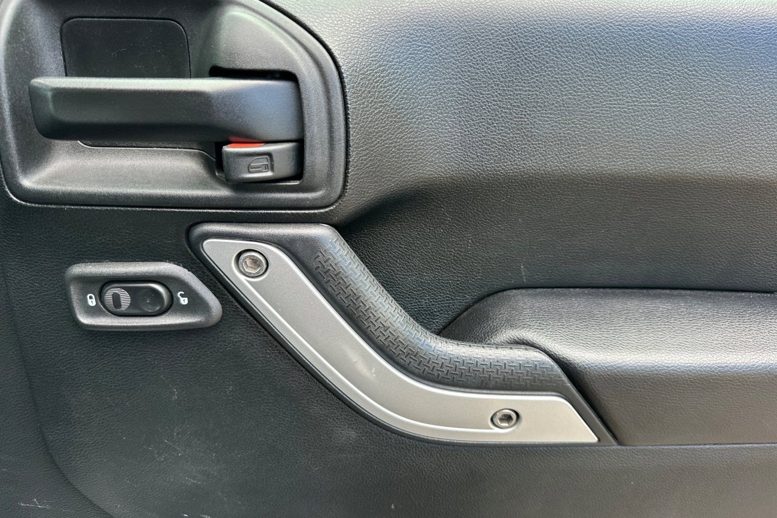 Used 2018 Jeep Wrangler Unlimited Sahara AWD/4WD image 19