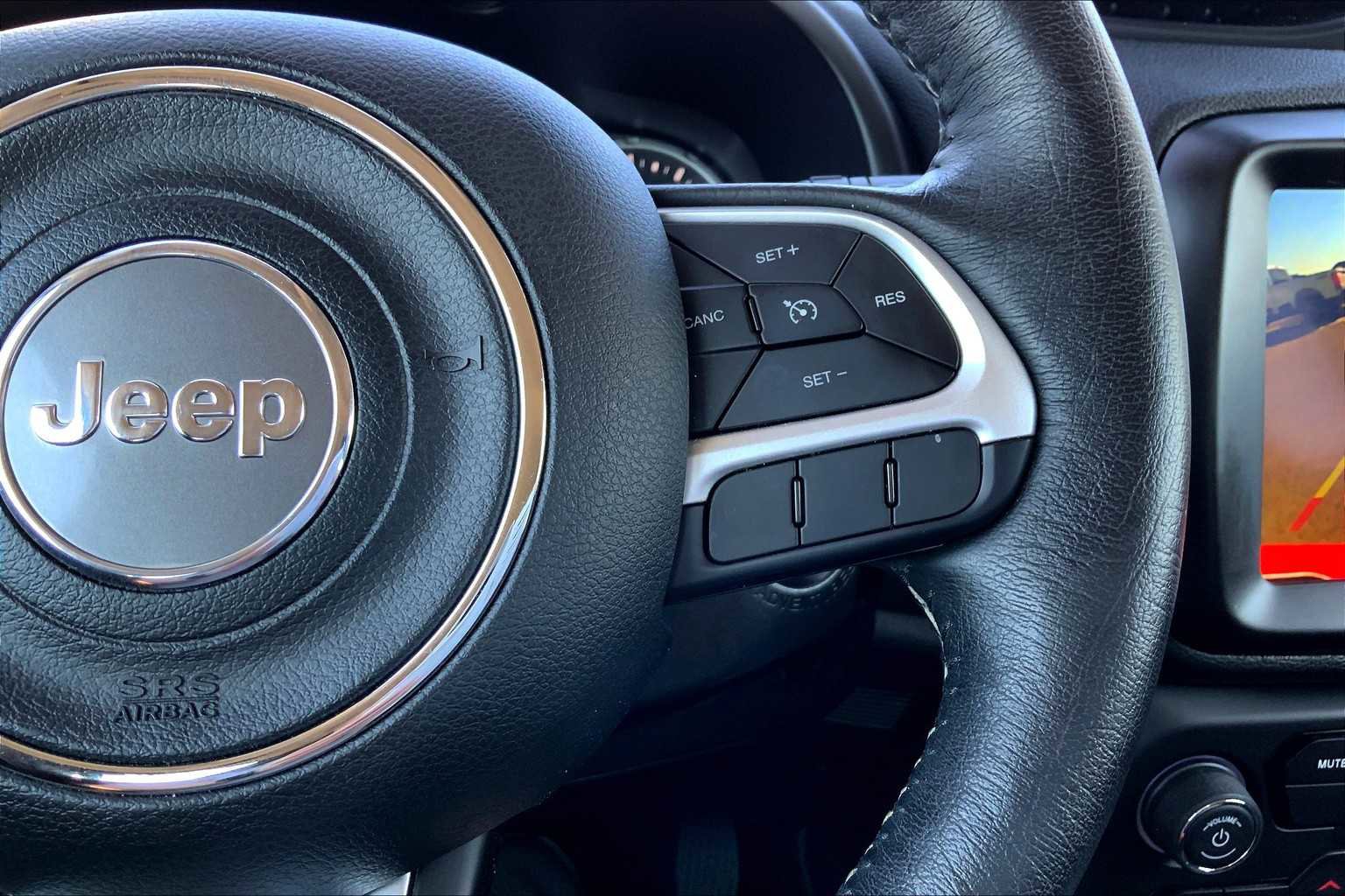 Used 2023 Jeep Renegade Latitude w/ Premium Group image 24