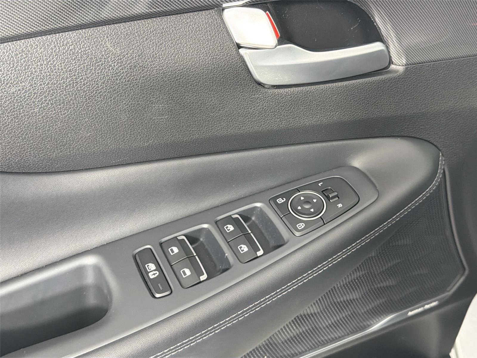 Used 2022 Hyundai Santa Fe SEL w/ Convenience + Premium Package FWD image 16