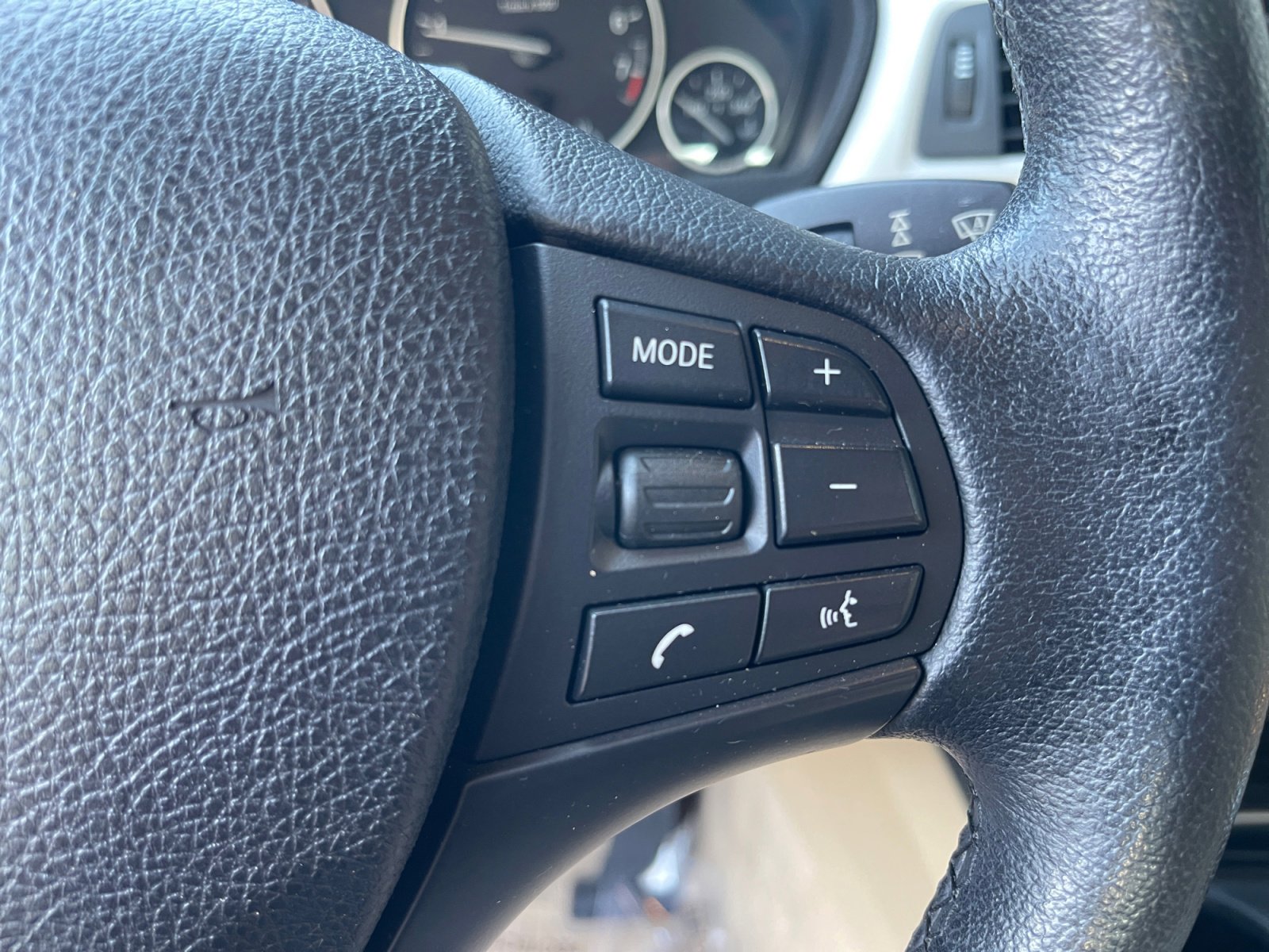 Used 2016 BMW 320i Sedan RWD image 20