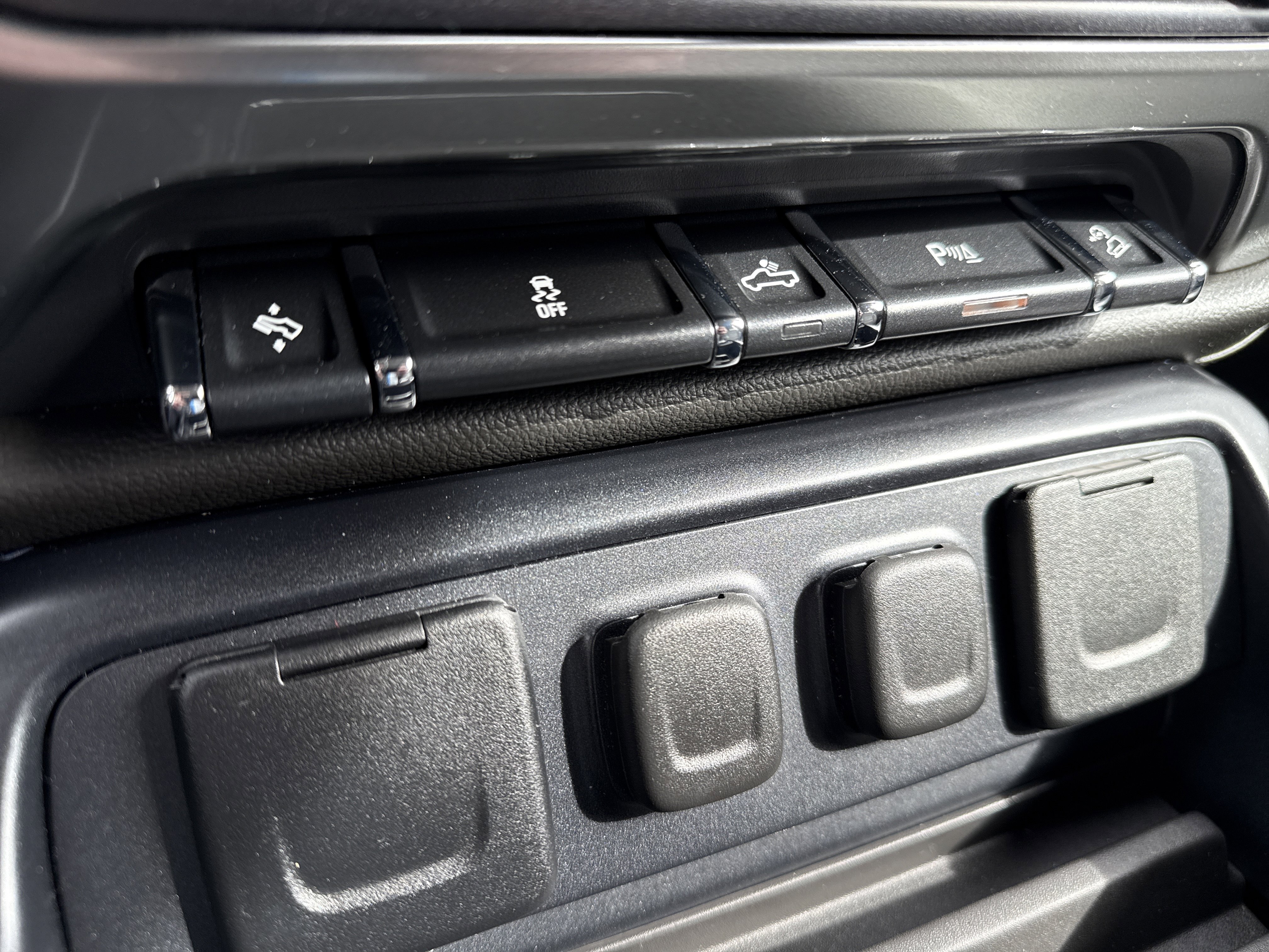 Used 2015 Chevrolet Silverado 1500 LTZ Z71 w/ LTZ Plus Package image 25