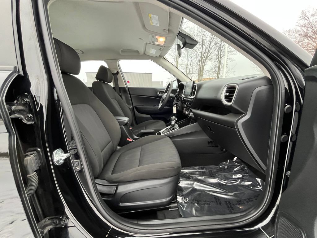 Used 2023 Hyundai Venue SE w/ Cargo Package FWD image 22