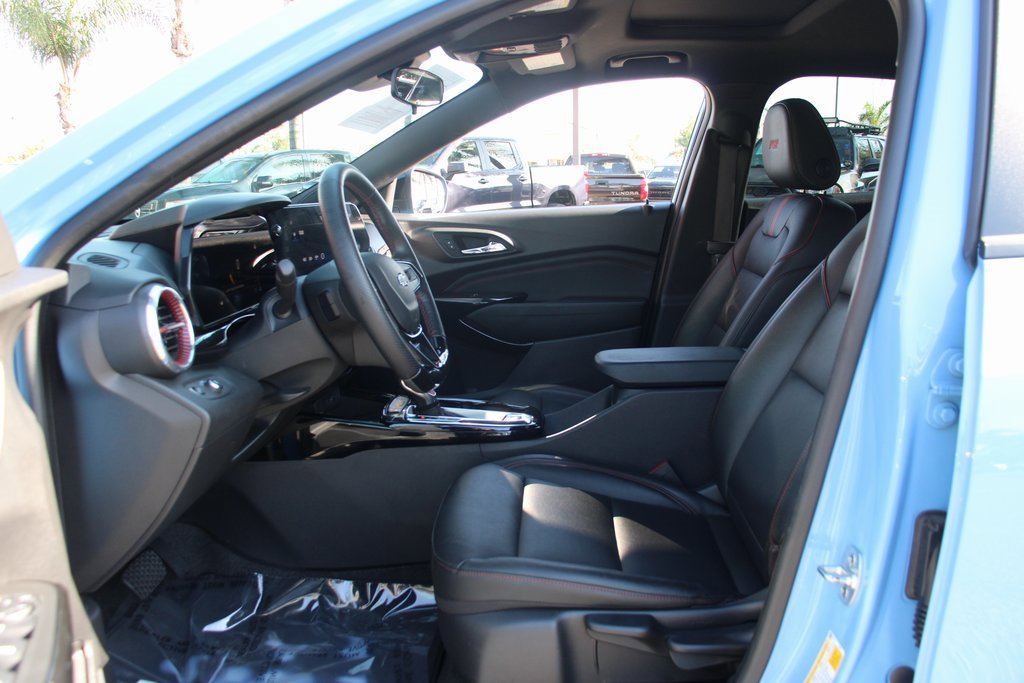 Used 2024 Chevrolet Trax RS w/ Sunroof Package image 16