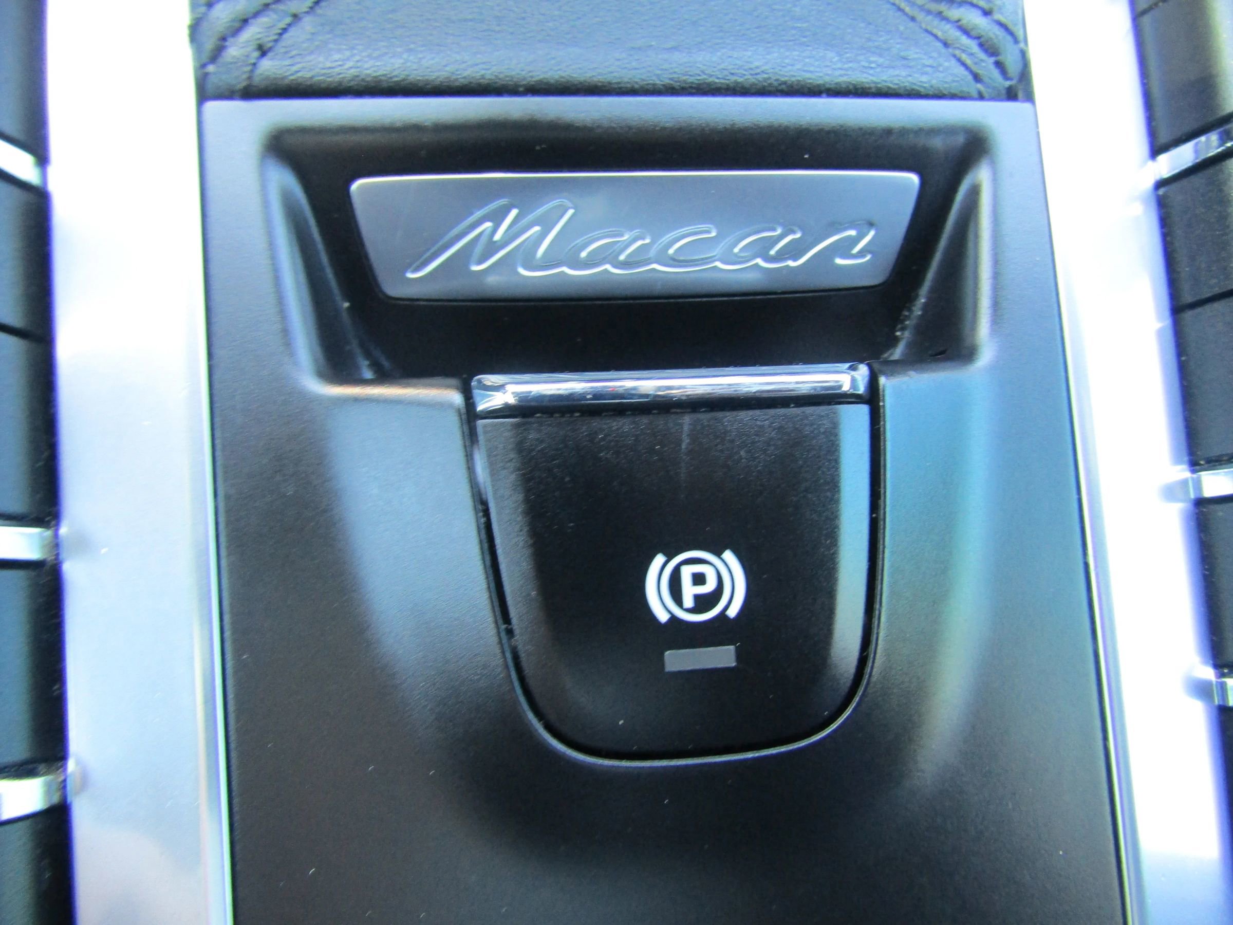 Used 2015 Porsche Macan S w/ Premium Package Plus image 34